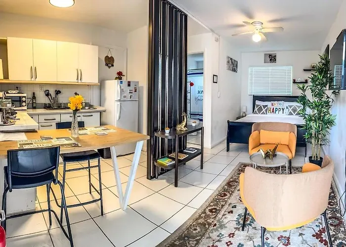 Cozy Apartment Near Seminole Hard Rock Cafe