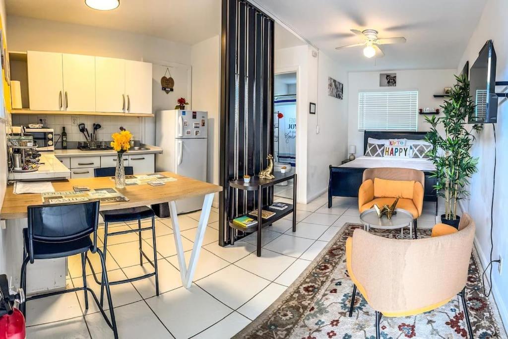 Cozy Near Seminole Hard Rock Cafe Apartment *